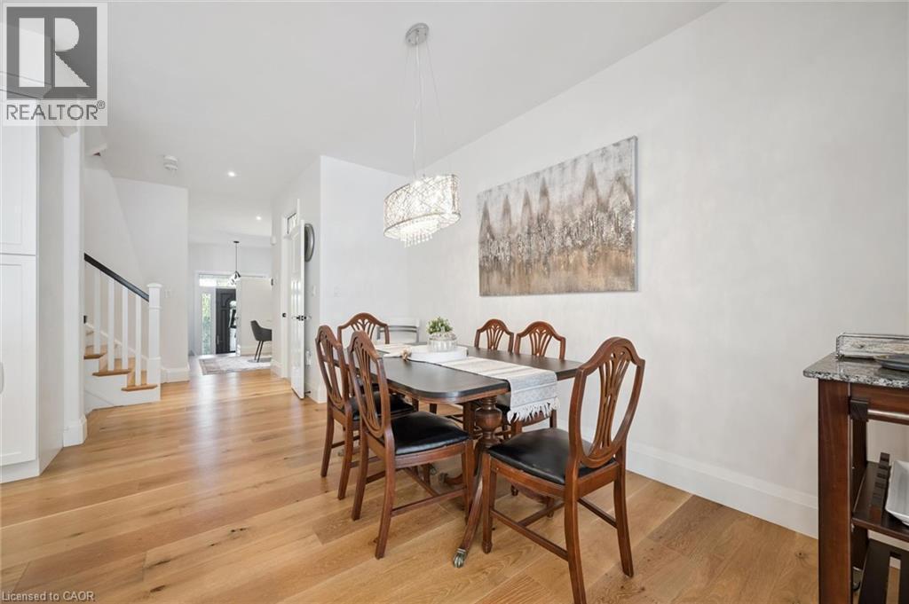 291 Grey Silo Road, Waterloo, ON - Indoor Photo Showing Dining Room