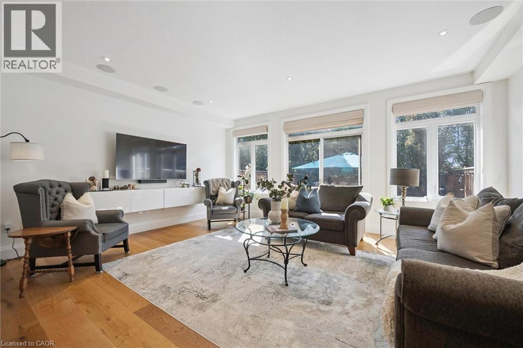 291 Grey Silo Road, Waterloo, ON - Indoor Photo Showing Living Room