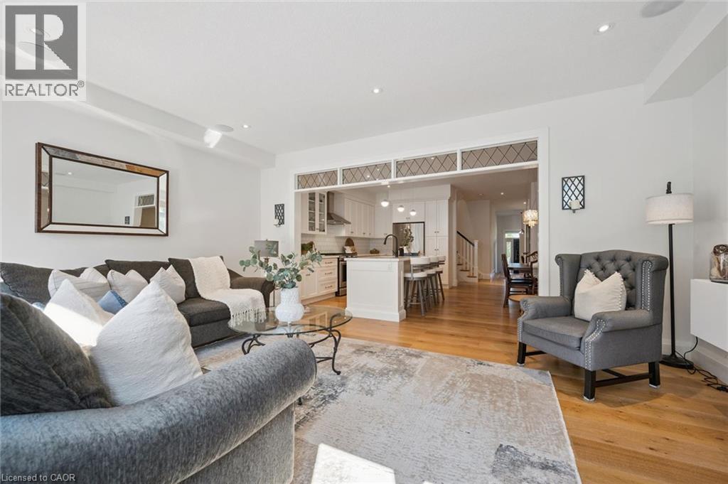 291 Grey Silo Road, Waterloo, ON - Indoor Photo Showing Living Room