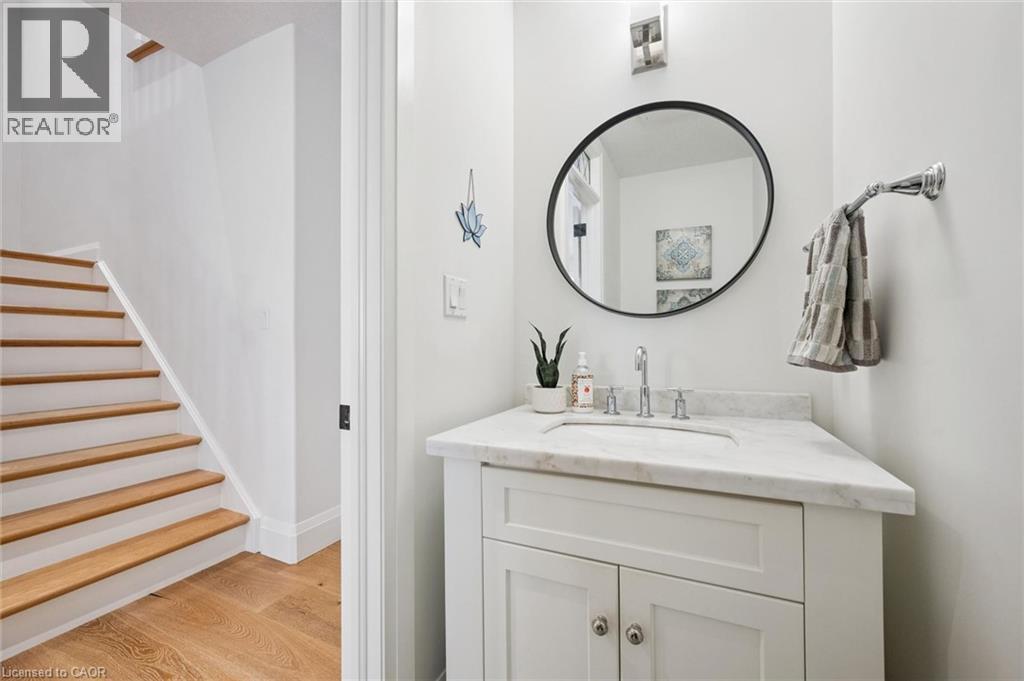 291 Grey Silo Road, Waterloo, ON - Indoor Photo Showing Bathroom