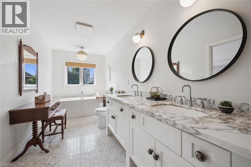 291 Grey Silo Road, Waterloo, ON - Indoor Photo Showing Bathroom