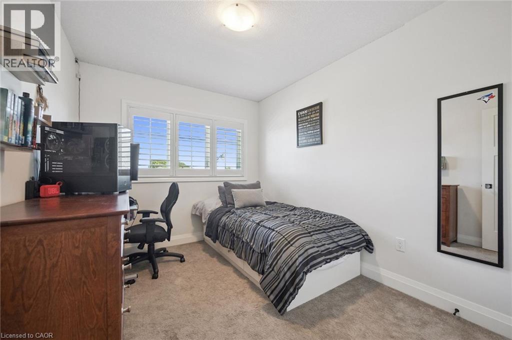 291 Grey Silo Road, Waterloo, ON - Indoor Photo Showing Bedroom