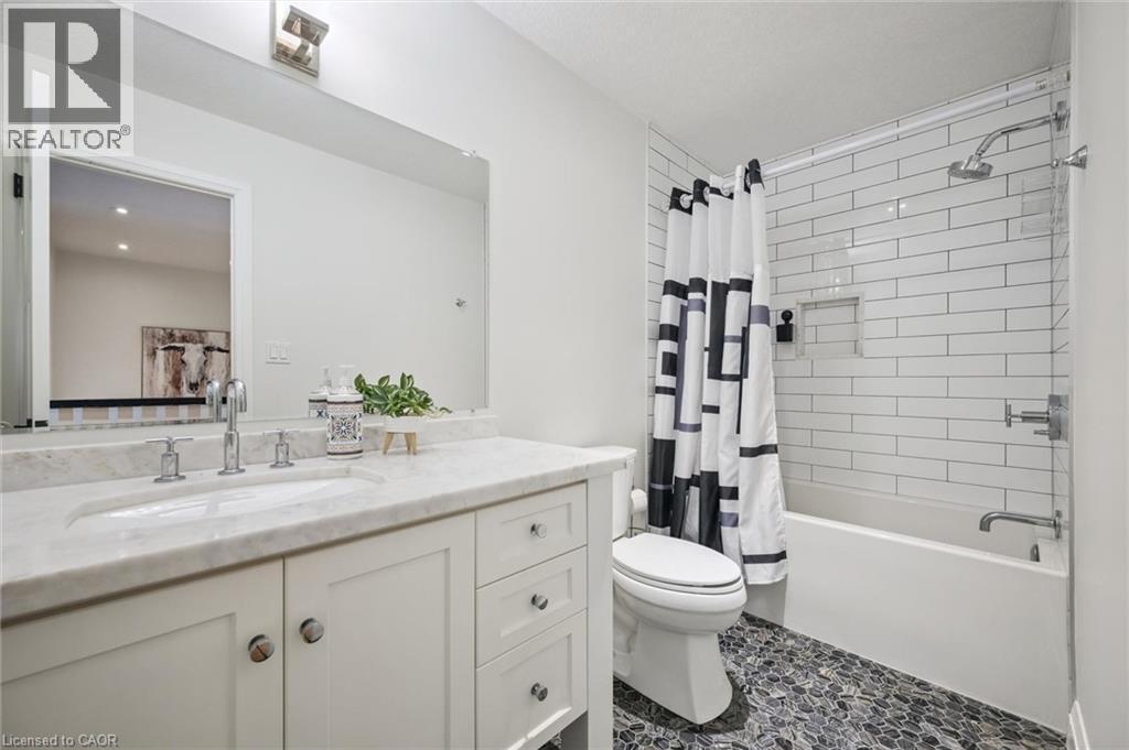 291 Grey Silo Road, Waterloo, ON - Indoor Photo Showing Bathroom