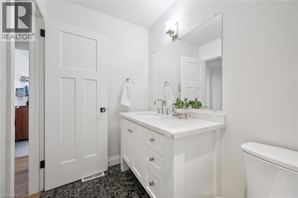 291 Grey Silo Road, Waterloo, ON - Indoor Photo Showing Bathroom