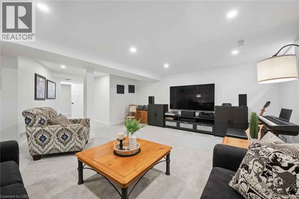 291 Grey Silo Road, Waterloo, ON - Indoor Photo Showing Living Room