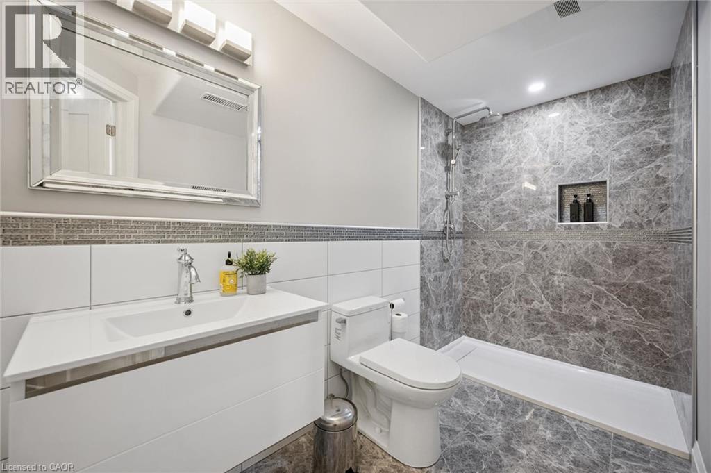 291 Grey Silo Road, Waterloo, ON - Indoor Photo Showing Bathroom