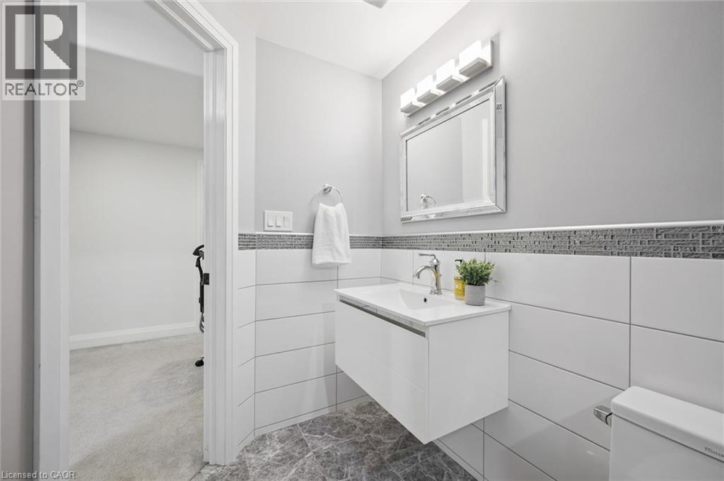 291 Grey Silo Road, Waterloo, ON - Indoor Photo Showing Bathroom