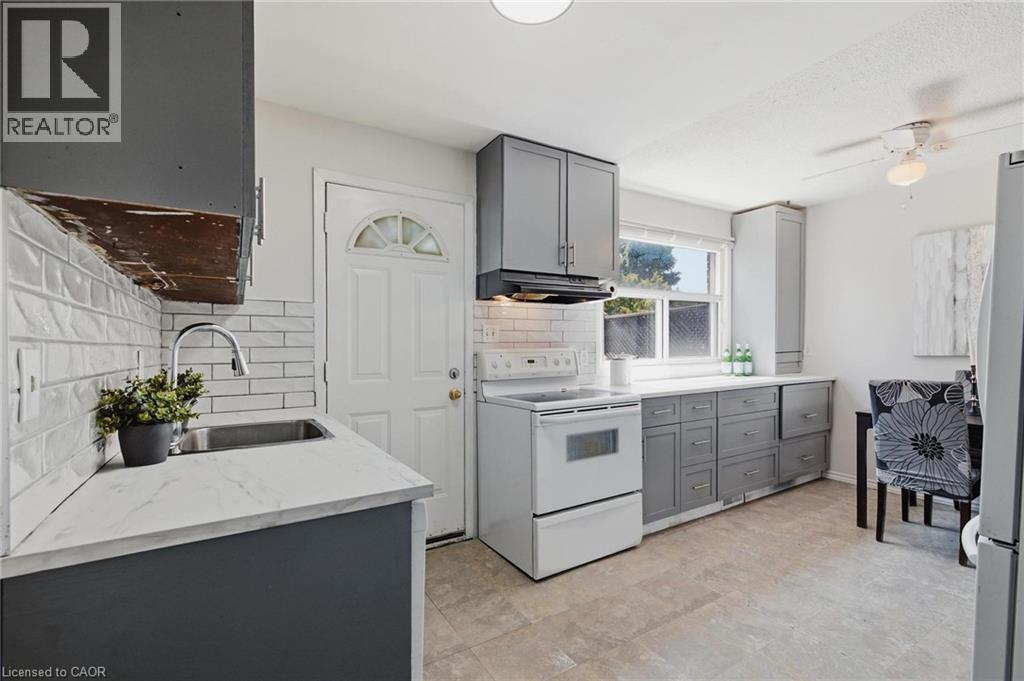 164 Jansen Avenue Unit# 11, Kitchener, ON - Indoor Photo Showing Kitchen
