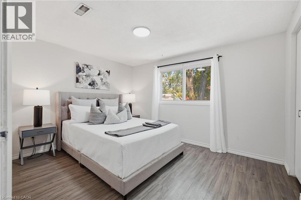 164 Jansen Avenue Unit# 11, Kitchener, ON - Indoor Photo Showing Bedroom