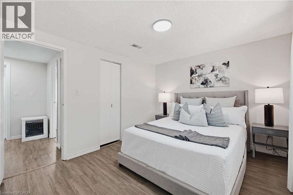 164 Jansen Avenue Unit# 11, Kitchener, ON - Indoor Photo Showing Bedroom