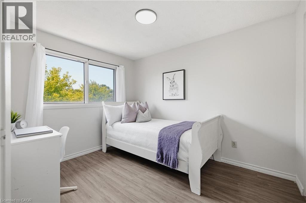 164 Jansen Avenue Unit# 11, Kitchener, ON - Indoor Photo Showing Bedroom