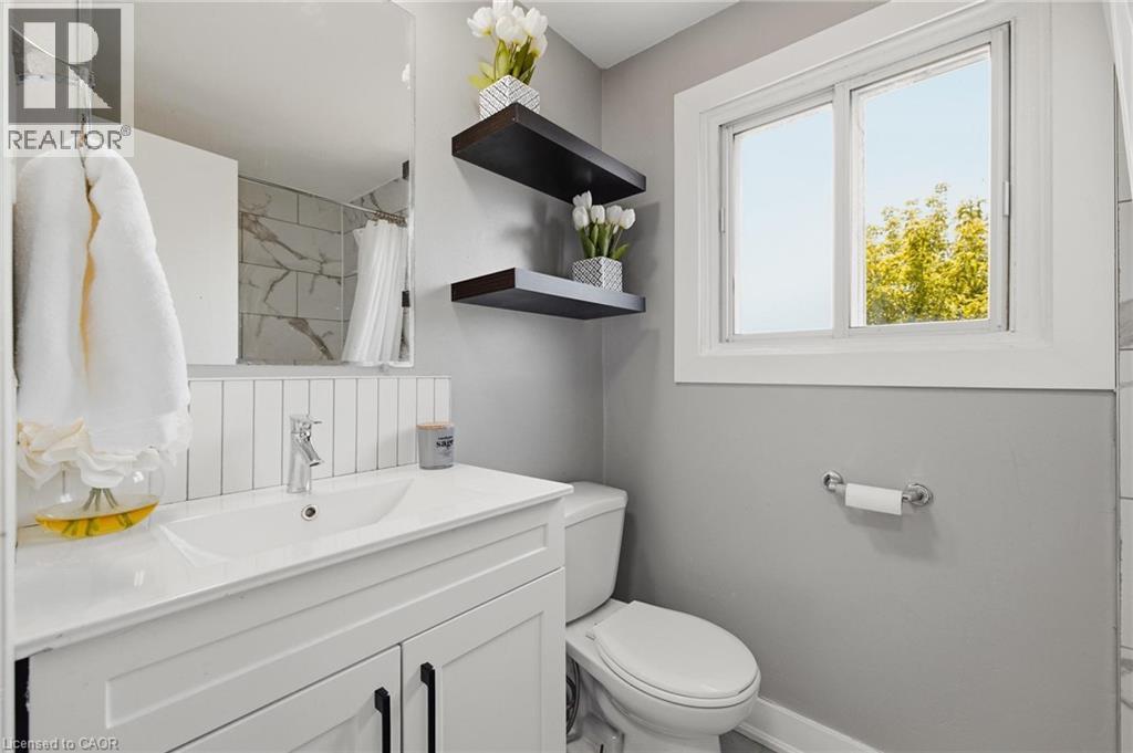 164 Jansen Avenue Unit# 11, Kitchener, ON - Indoor Photo Showing Bathroom