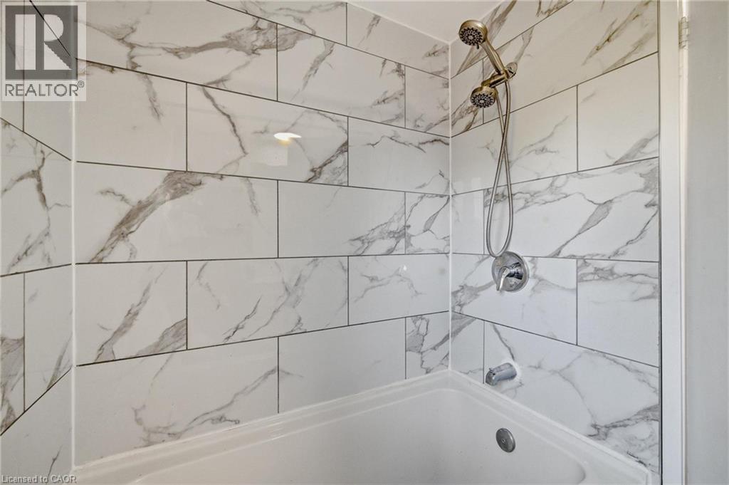 164 Jansen Avenue Unit# 11, Kitchener, ON - Indoor Photo Showing Bathroom