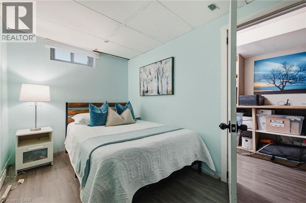 164 Jansen Avenue Unit# 11, Kitchener, ON - Indoor Photo Showing Bedroom