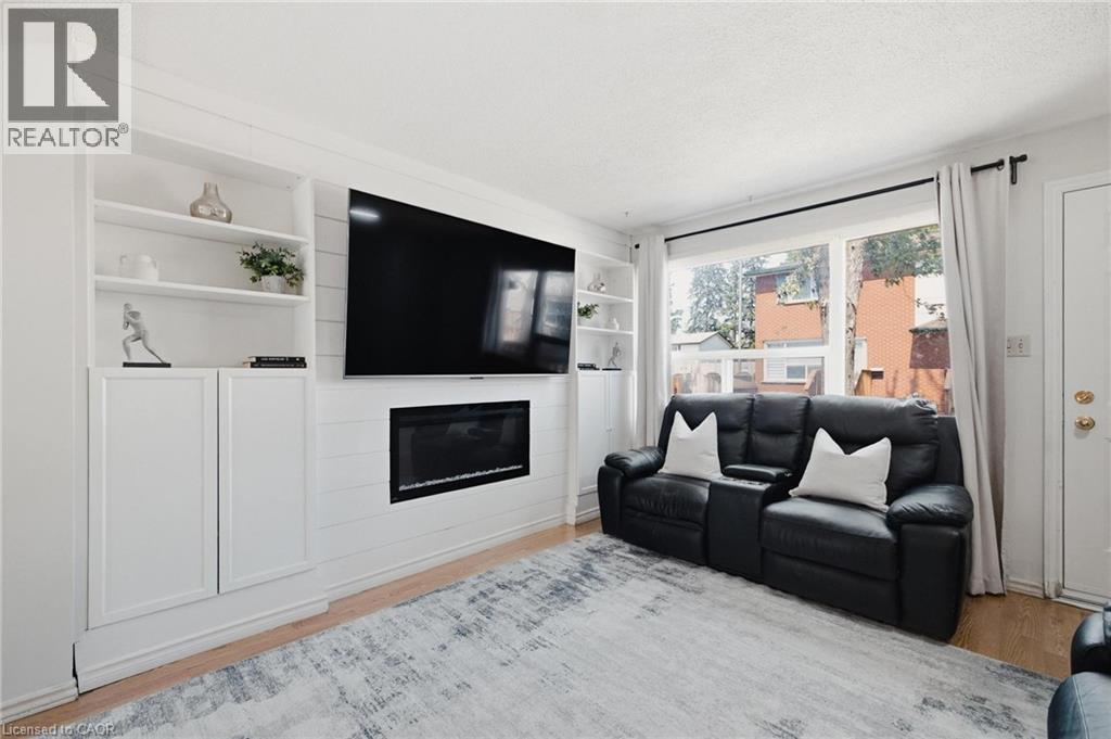164 Jansen Avenue Unit# 11, Kitchener, ON - Indoor Photo Showing Living Room With Fireplace