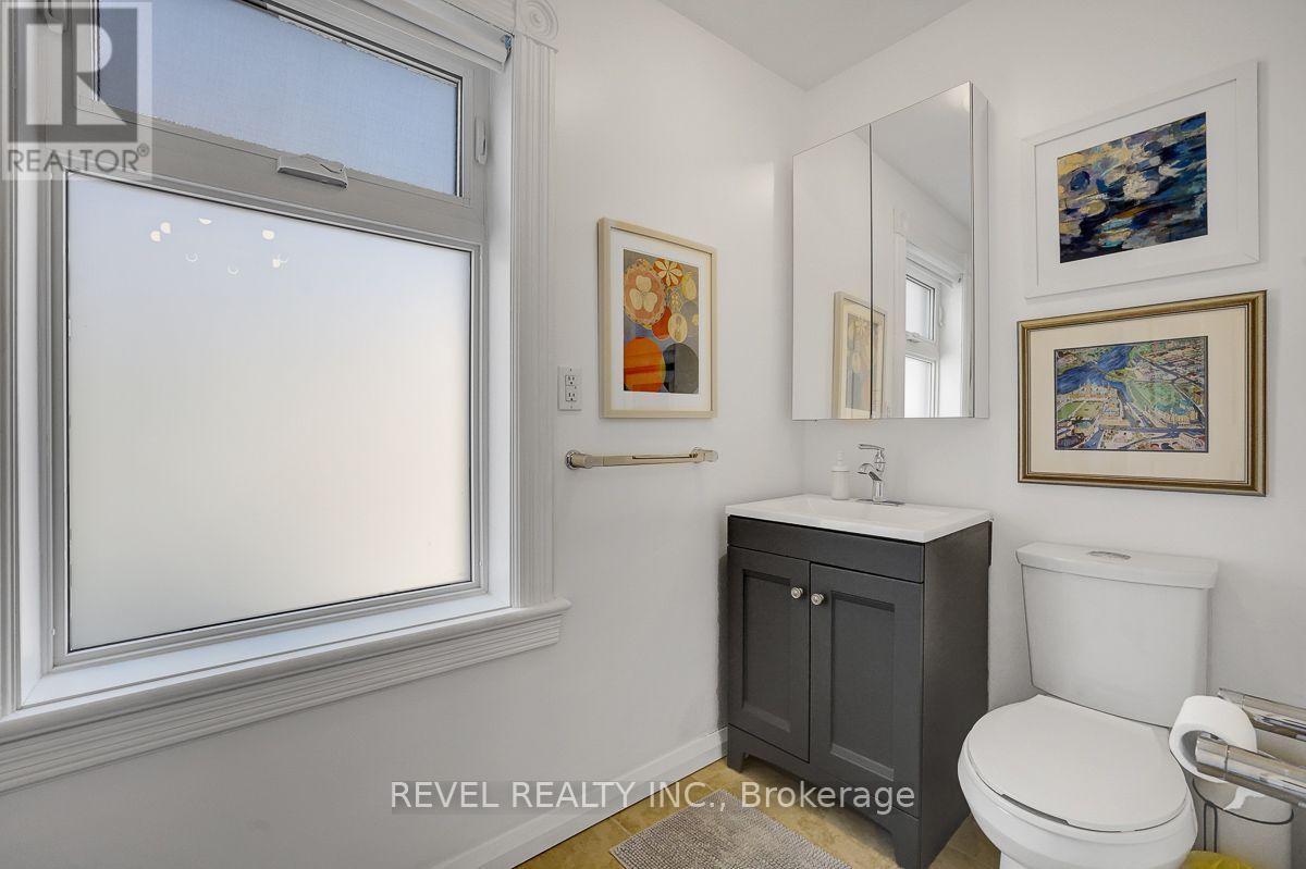 52 Lebreton Street N, Ottawa, ON - Indoor Photo Showing Bathroom