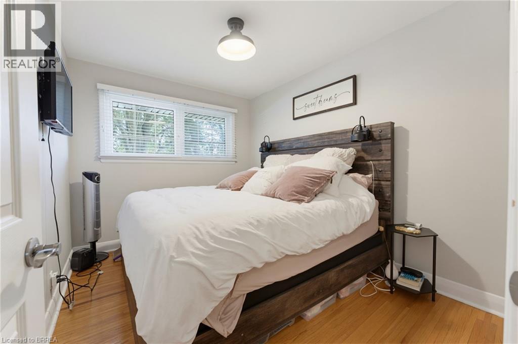 35 Varadi Avenue, Brantford, ON - Indoor Photo Showing Bedroom