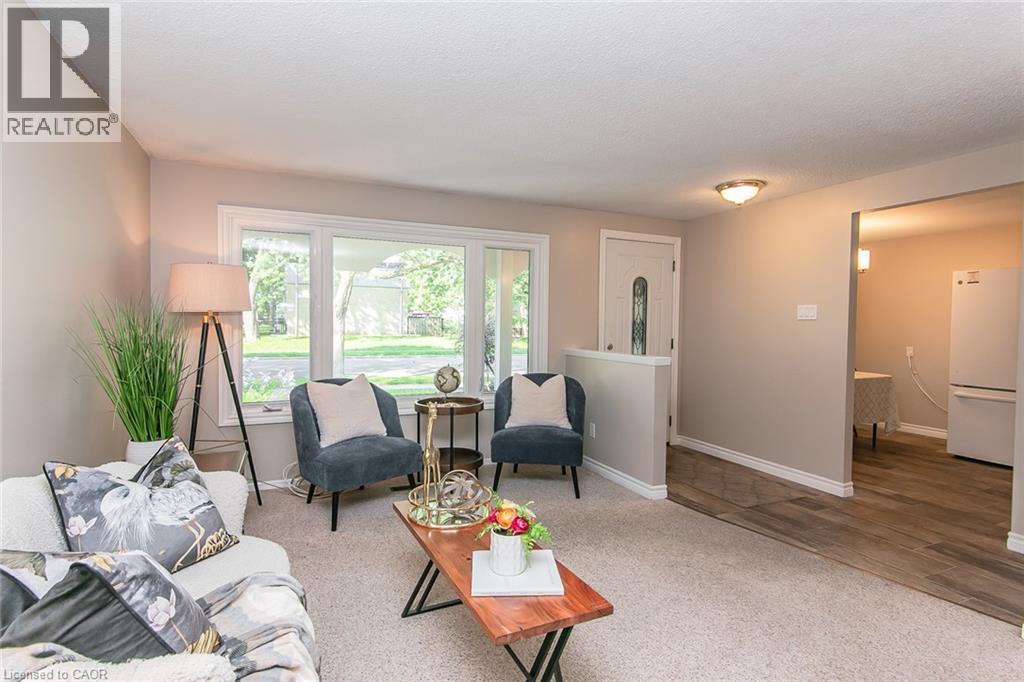 36 Amos Avenue, Waterloo, ON - Indoor Photo Showing Living Room