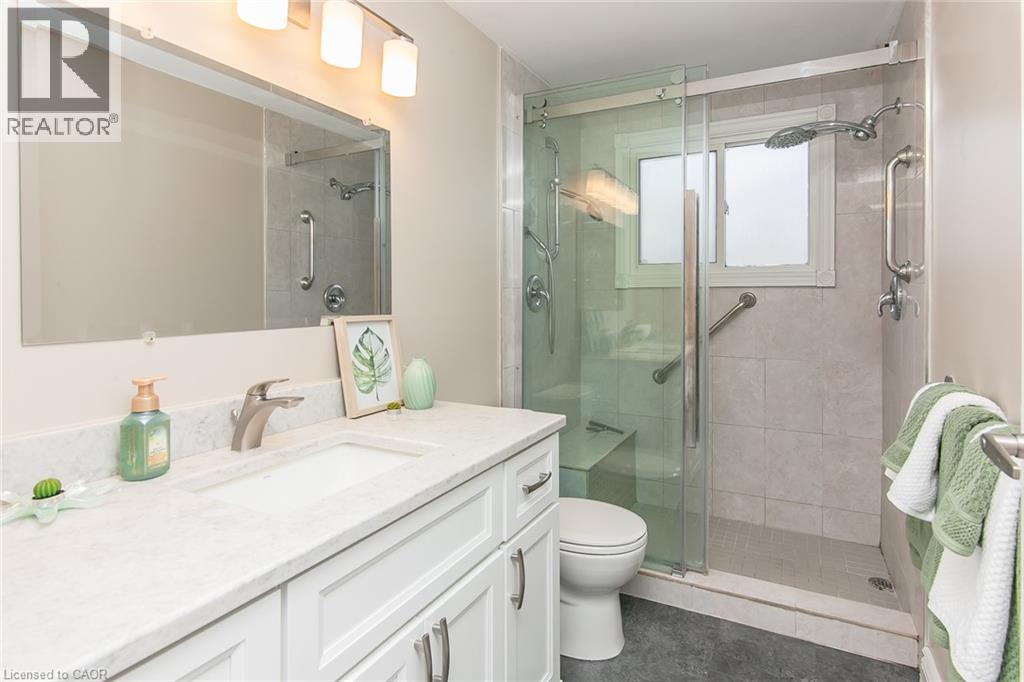 36 Amos Avenue, Waterloo, ON - Indoor Photo Showing Bathroom
