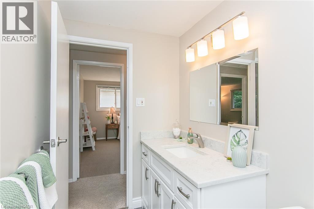 36 Amos Avenue, Waterloo, ON - Indoor Photo Showing Bathroom