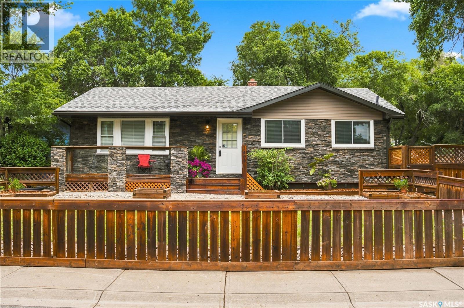 1409 Shannon Road, Regina, SK - Outdoor With Deck Patio Veranda