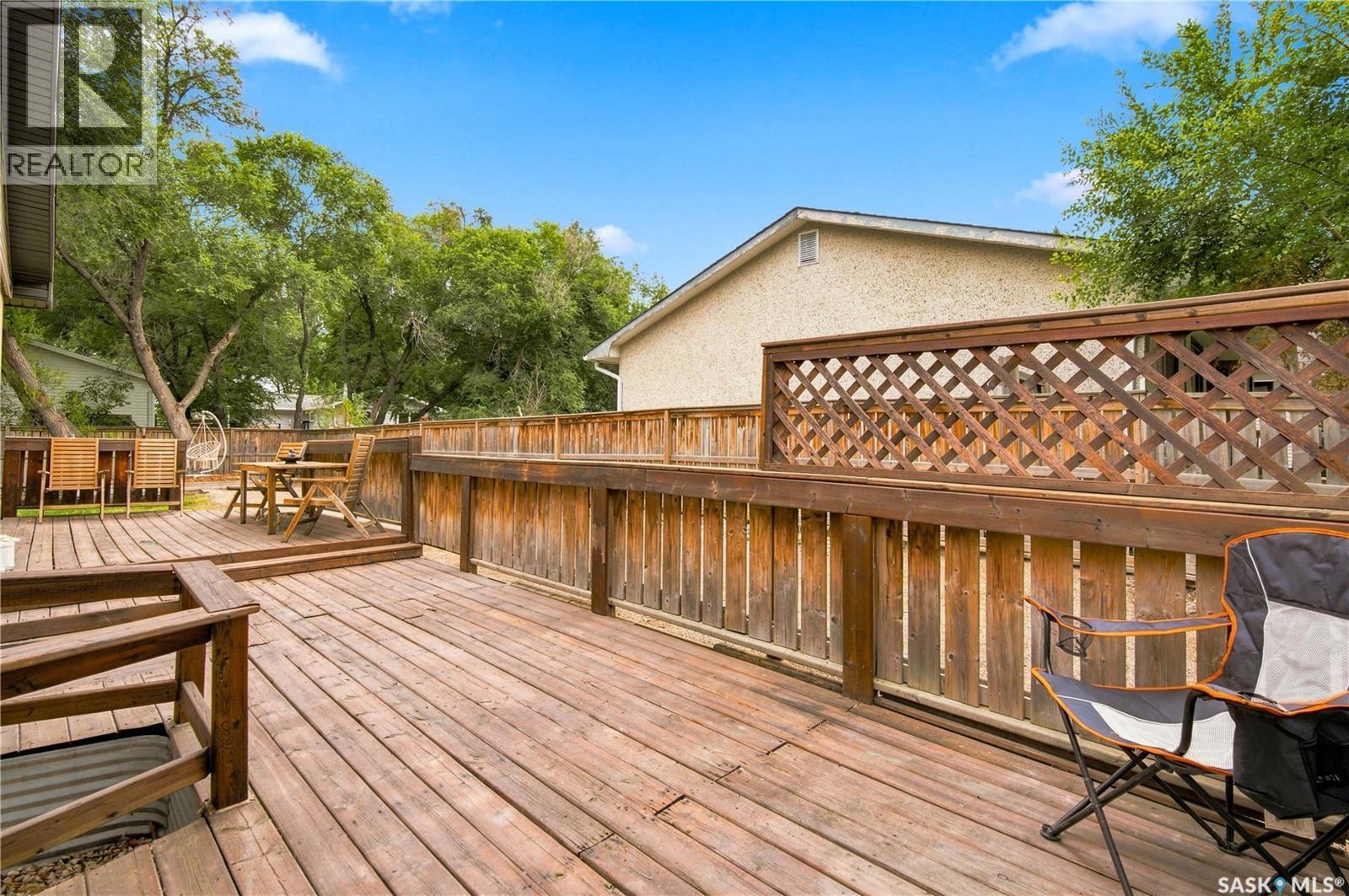 1409 Shannon Road, Regina, SK - Outdoor With Deck Patio Veranda With Exterior