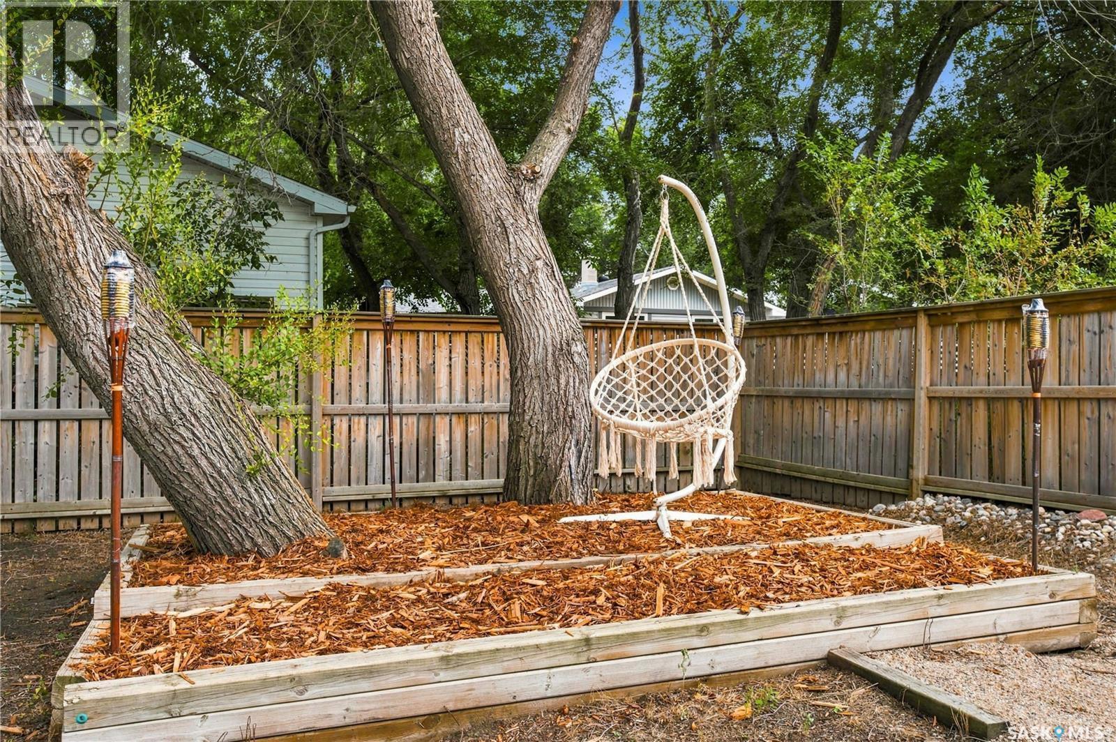 1409 Shannon Road, Regina, SK - Outdoor