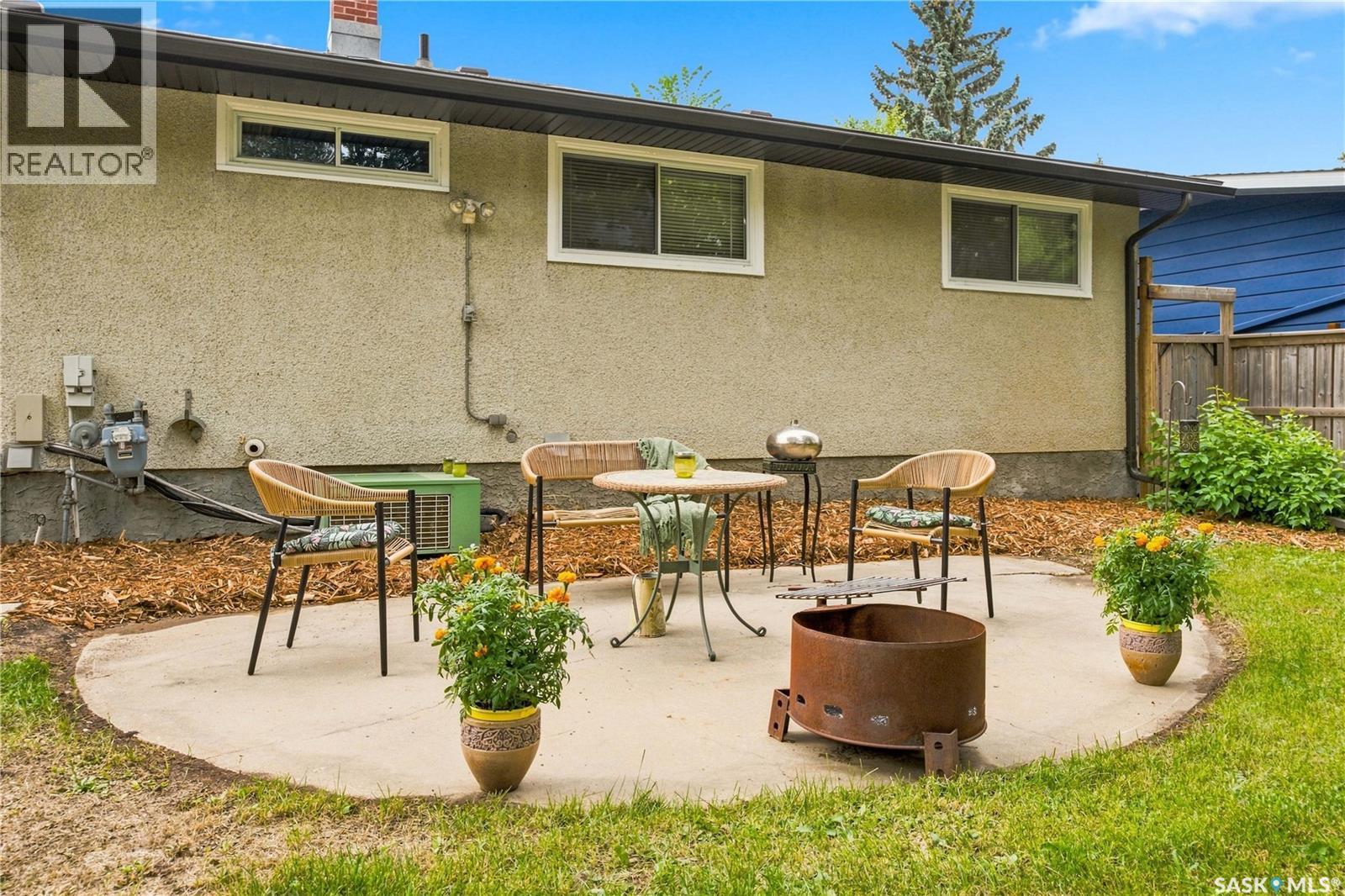 1409 Shannon Road, Regina, SK - Outdoor With Deck Patio Veranda