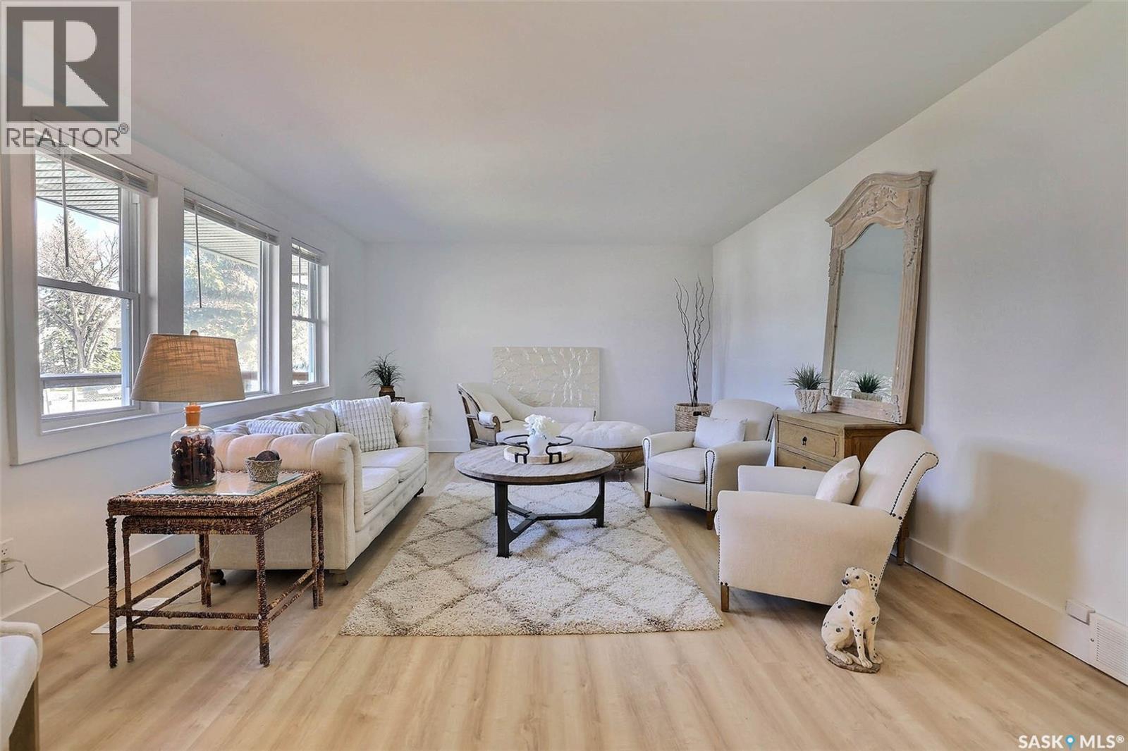 1409 Shannon Road, Regina, SK - Indoor Photo Showing Living Room