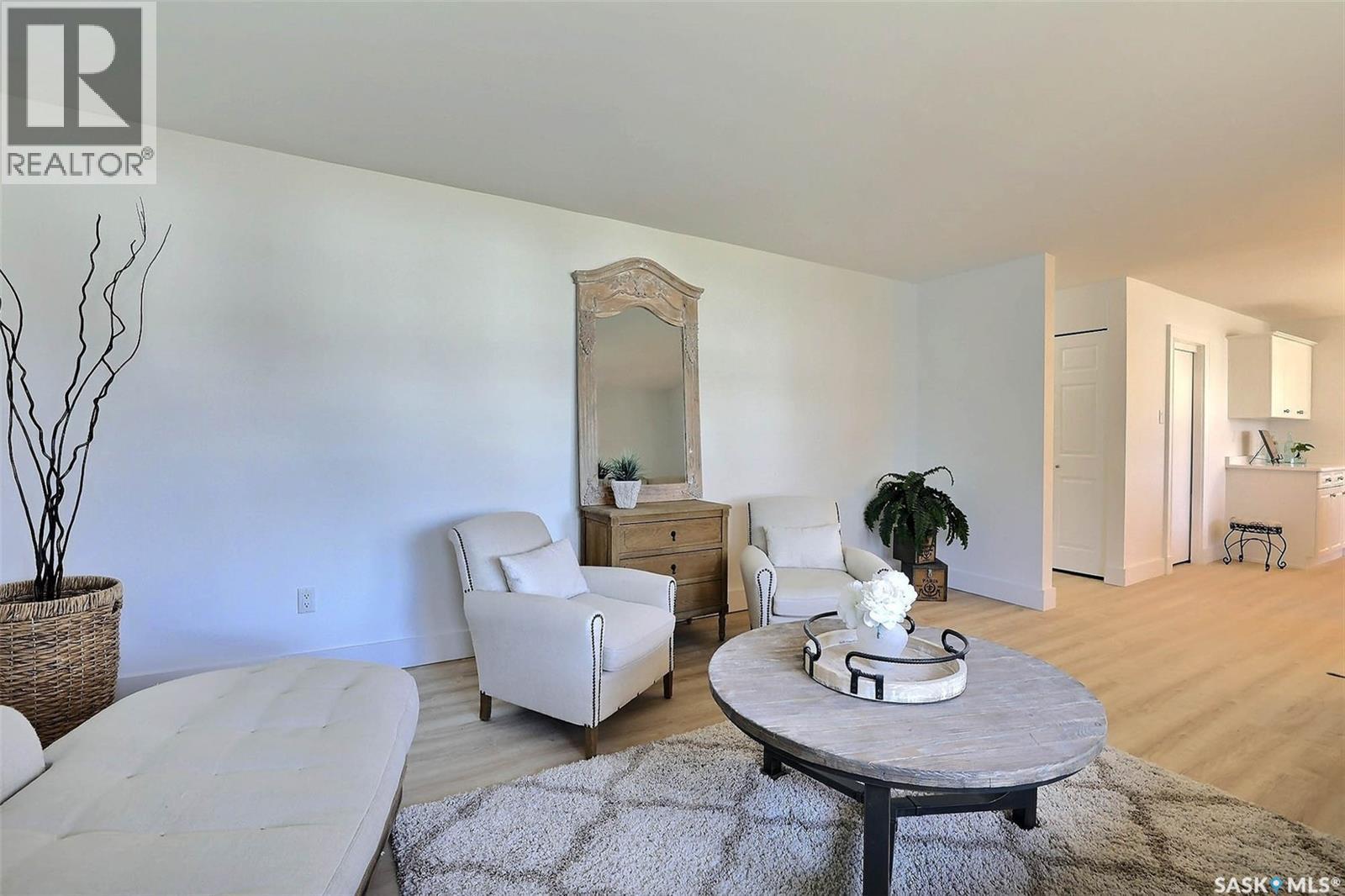 1409 Shannon Road, Regina, SK - Indoor Photo Showing Living Room