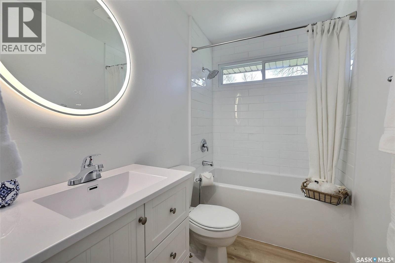 1409 Shannon Road, Regina, SK - Indoor Photo Showing Bathroom