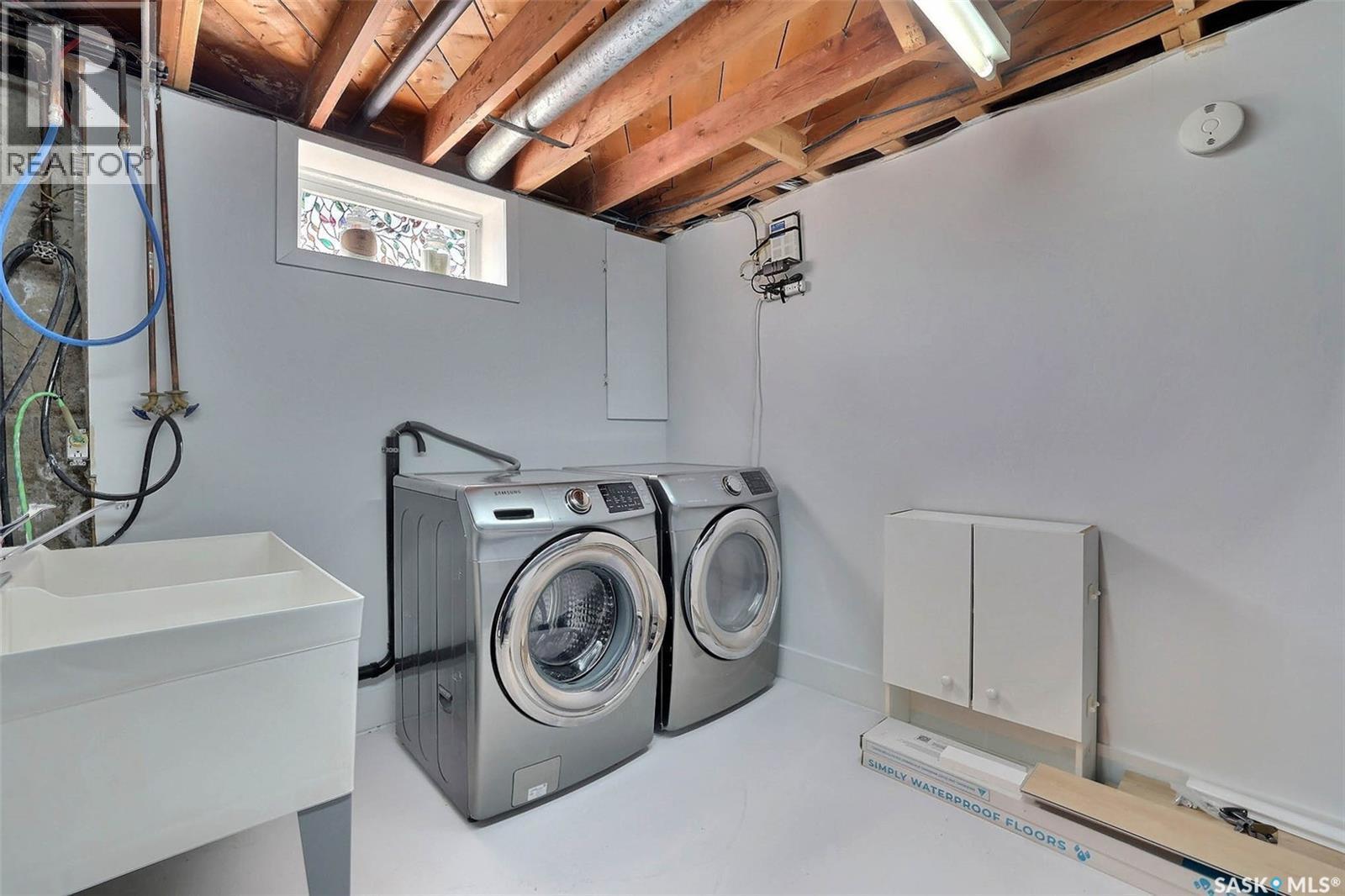 1409 Shannon Road, Regina, SK - Indoor Photo Showing Laundry Room