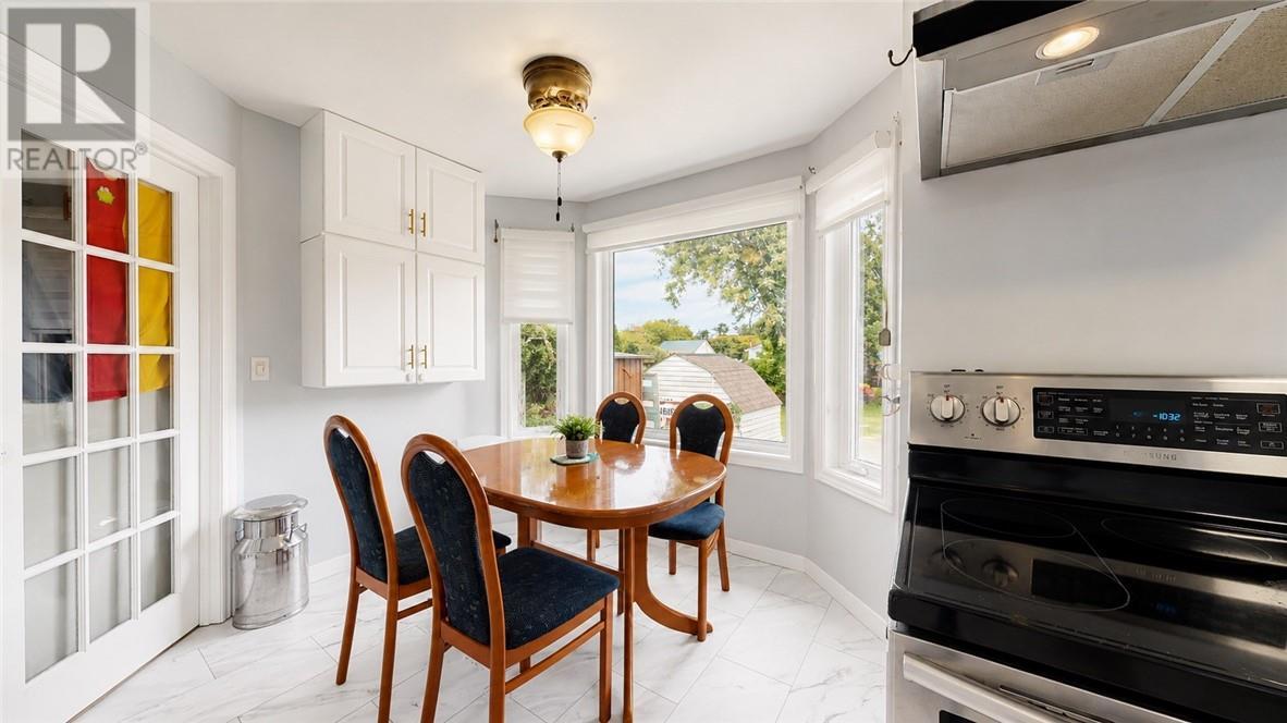 8 Blake, Little Current, ON - Indoor Photo Showing Dining Room