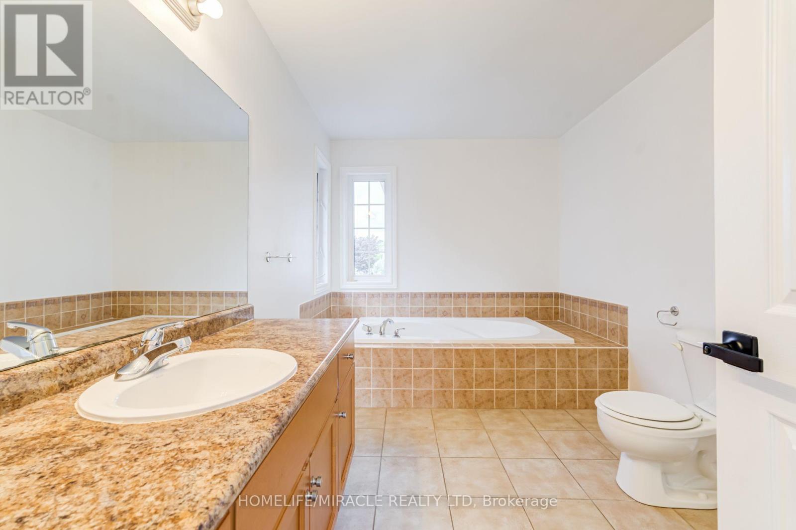 7 Empire Drive, Barrie, ON - Indoor Photo Showing Bathroom