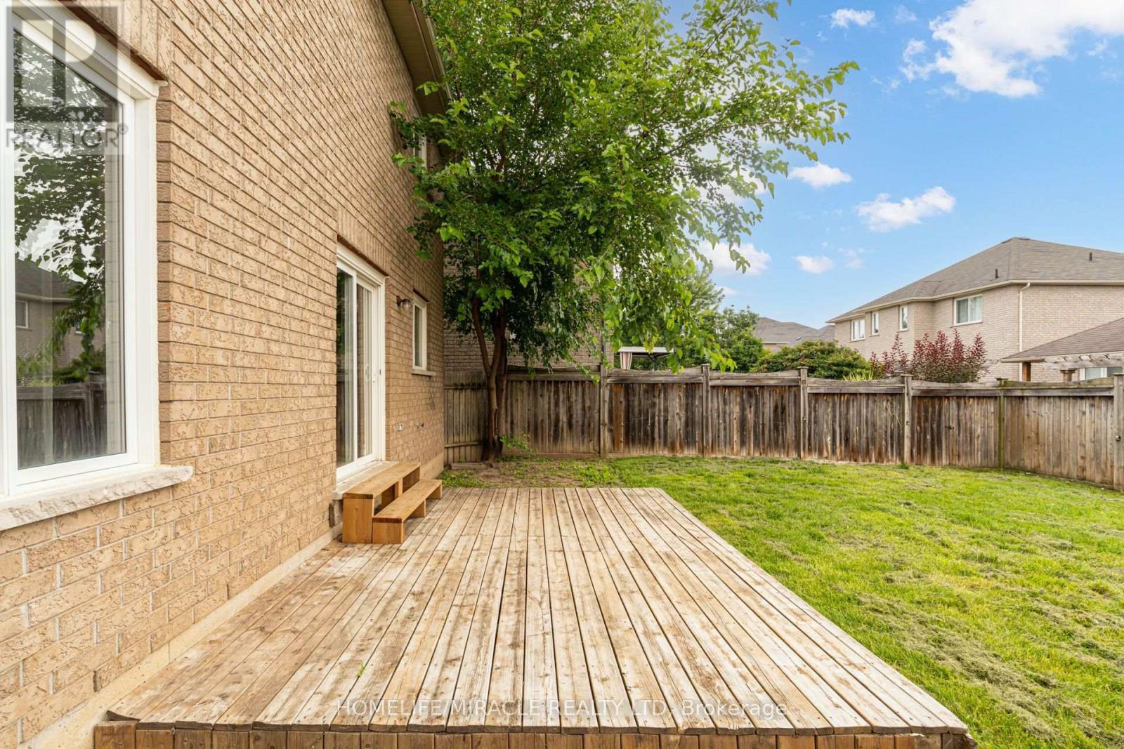 7 Empire Drive, Barrie, ON - Outdoor