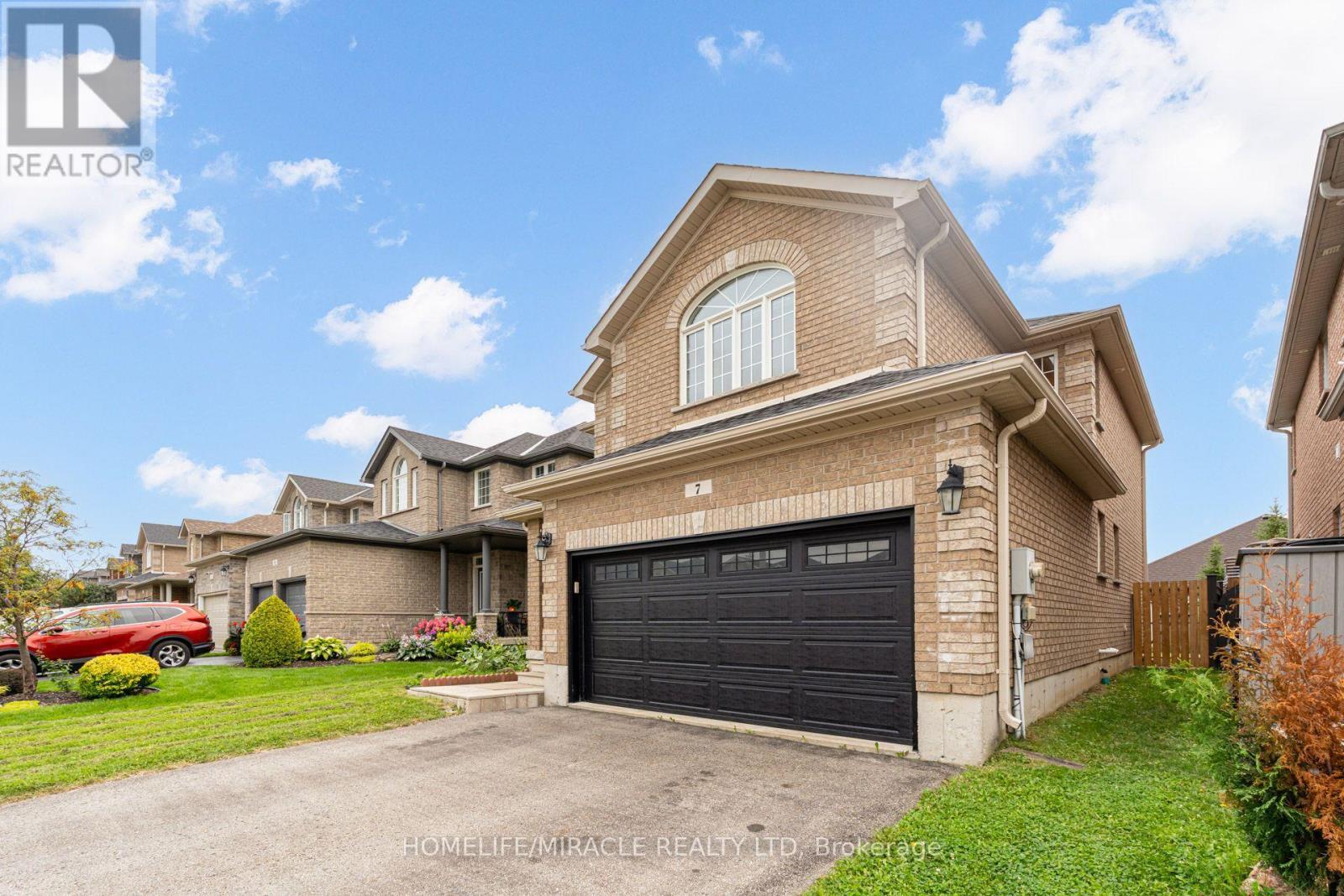 7 Empire Drive, Barrie, ON - Outdoor