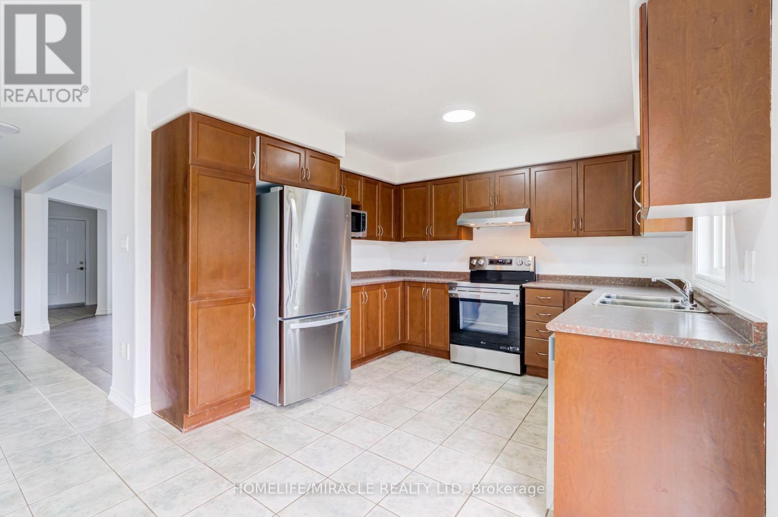 7 Empire Drive, Barrie, ON - Indoor Photo Showing Kitchen With Stainless Steel Kitchen