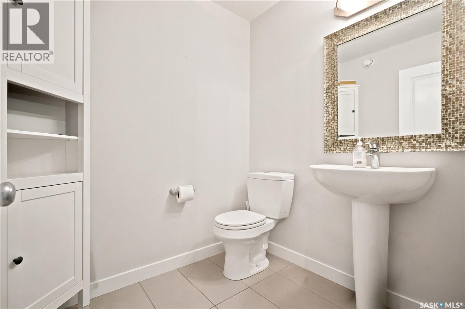 207 Kolynchuk Manor, Saskatoon, SK - Indoor Photo Showing Bathroom