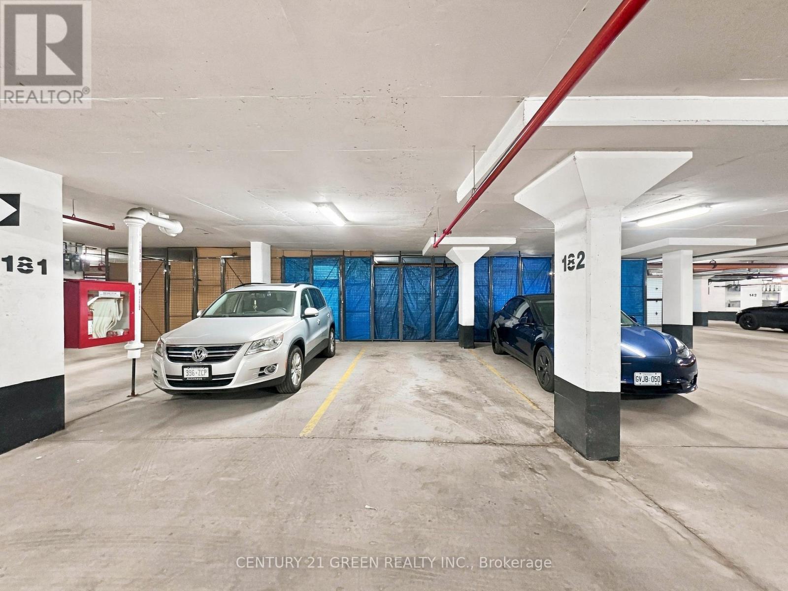 224 - 28 Prince Regent Street, Markham, ON - Indoor Photo Showing Garage