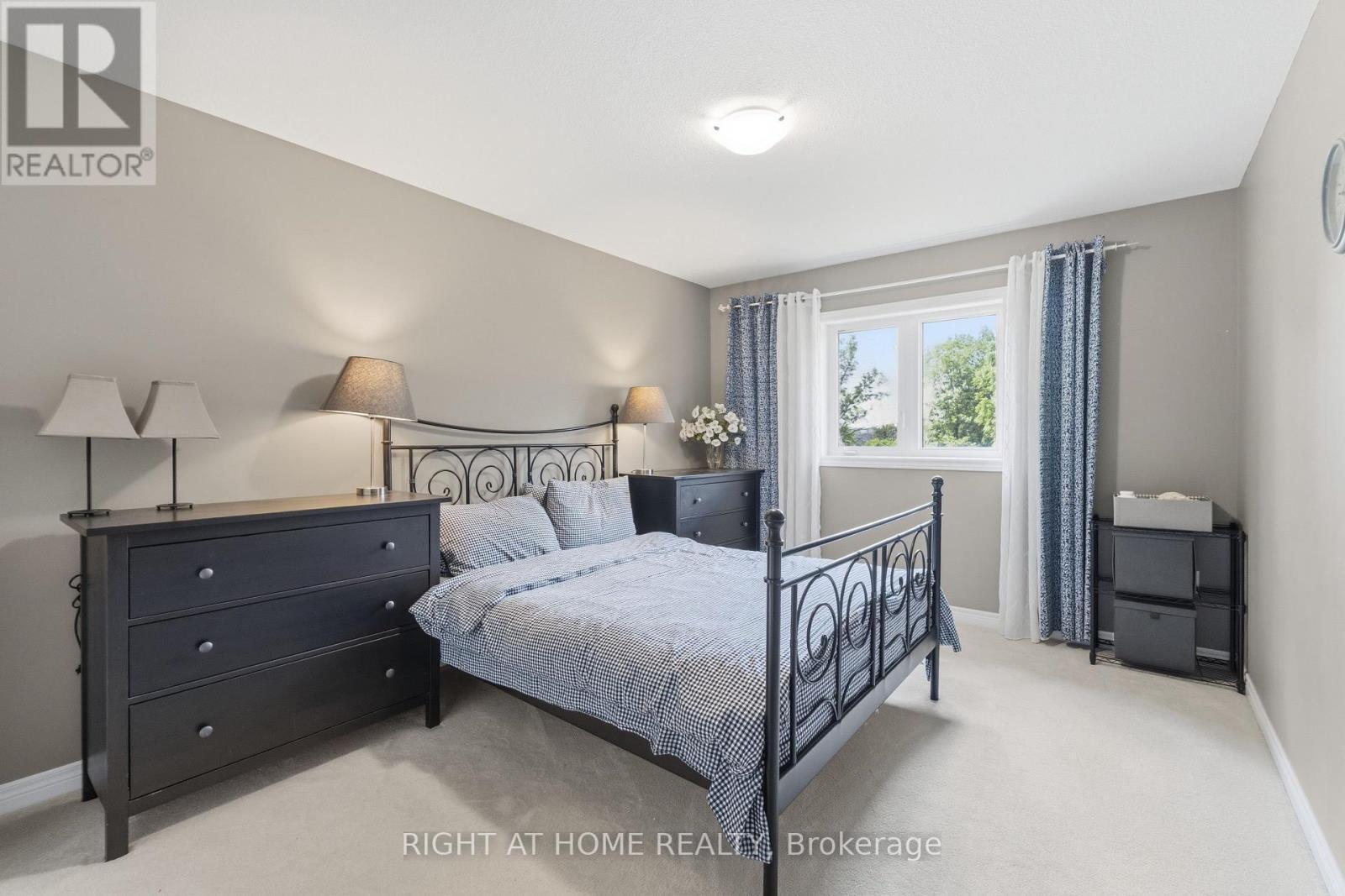 Bedroom 3 - 38 Weaver Drive, Hamilton, ON - Indoor Photo Showing Bedroom