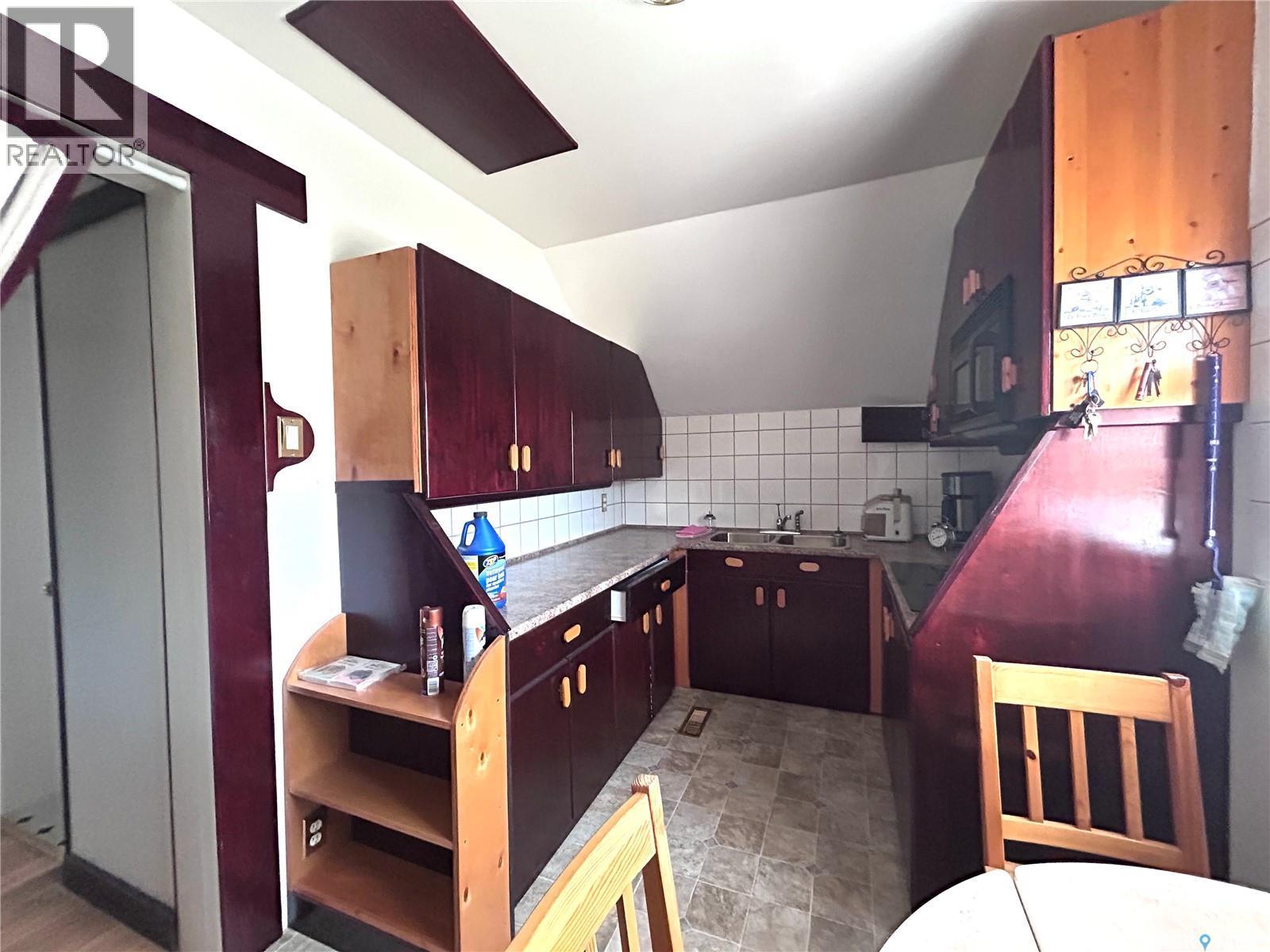 404 Stella Street, Grenfell, SK - Indoor