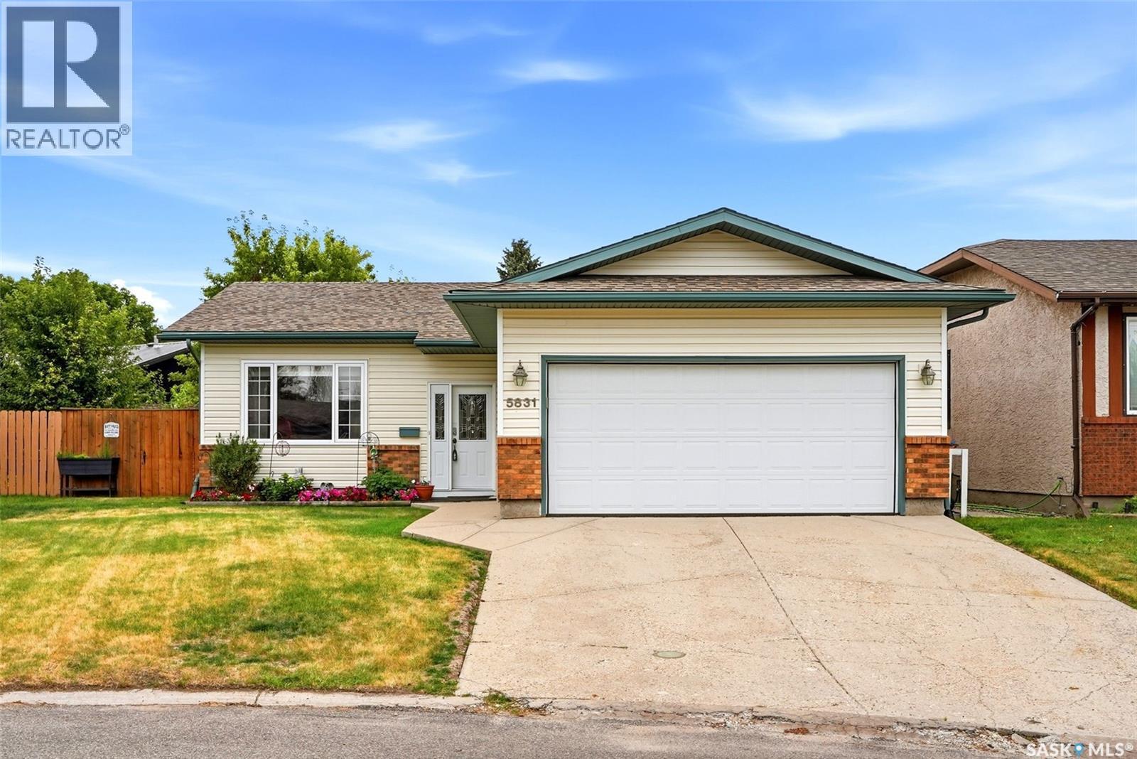 5831 Keffner Bay, Regina, SK - Outdoor With Facade