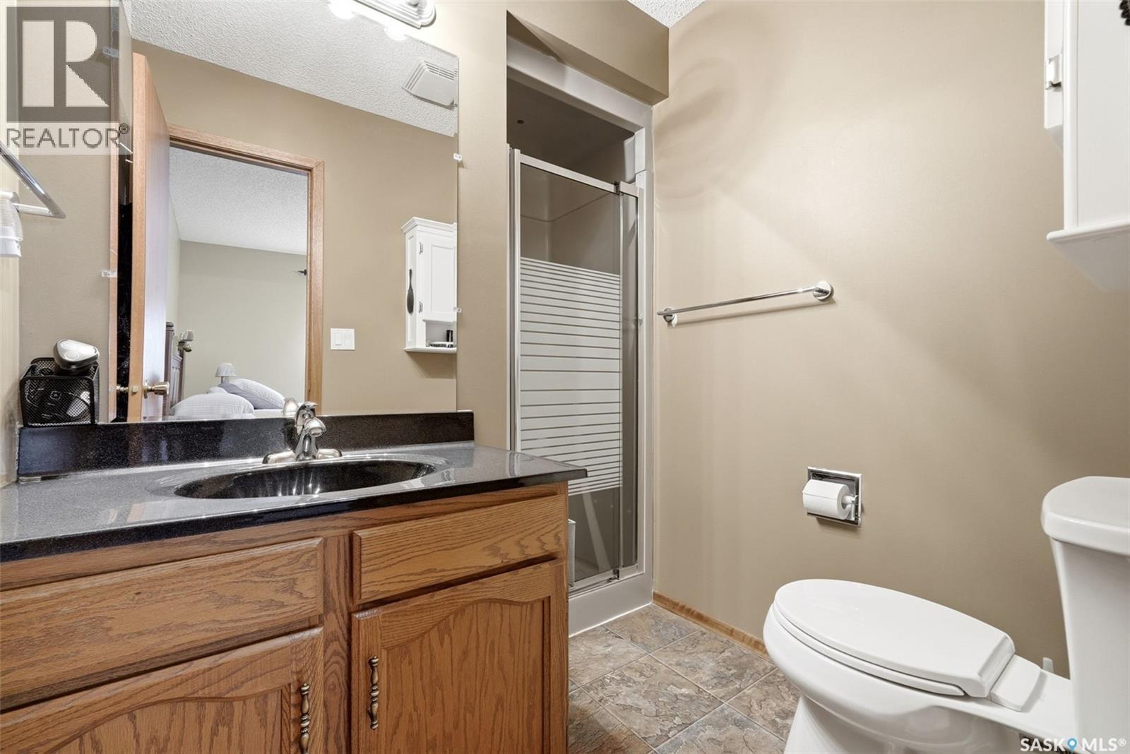 5831 Keffner Bay, Regina, SK - Indoor Photo Showing Bathroom