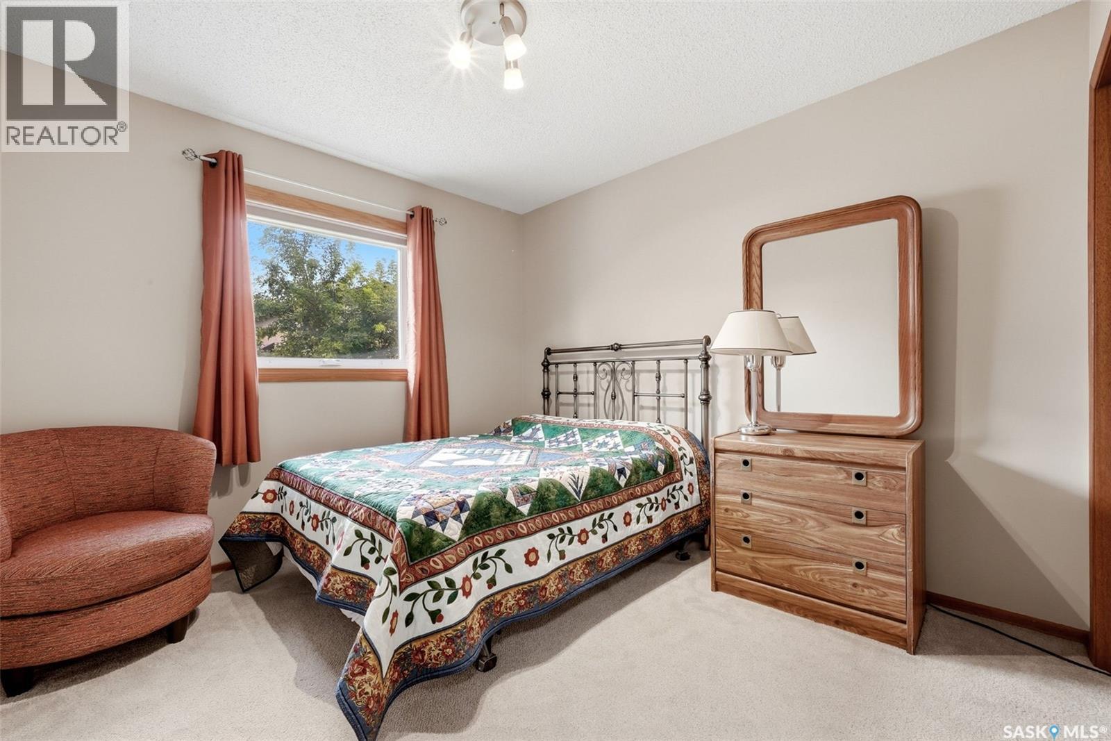5831 Keffner Bay, Regina, SK - Indoor Photo Showing Bedroom