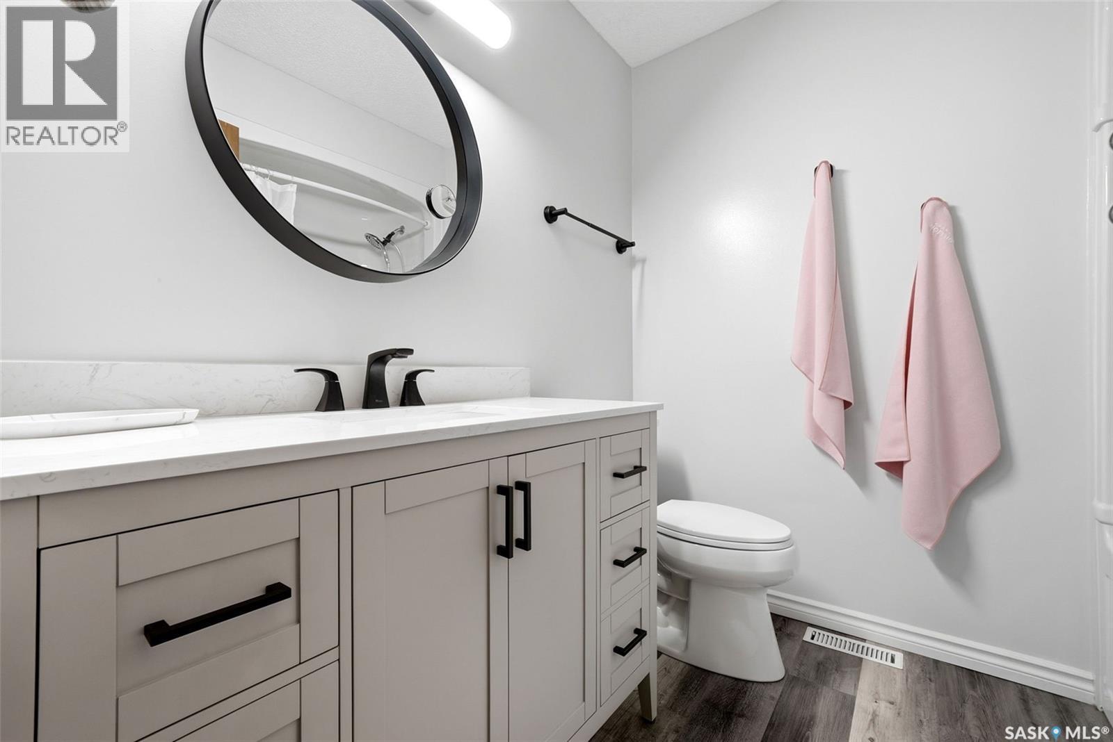 5831 Keffner Bay, Regina, SK - Indoor Photo Showing Bathroom