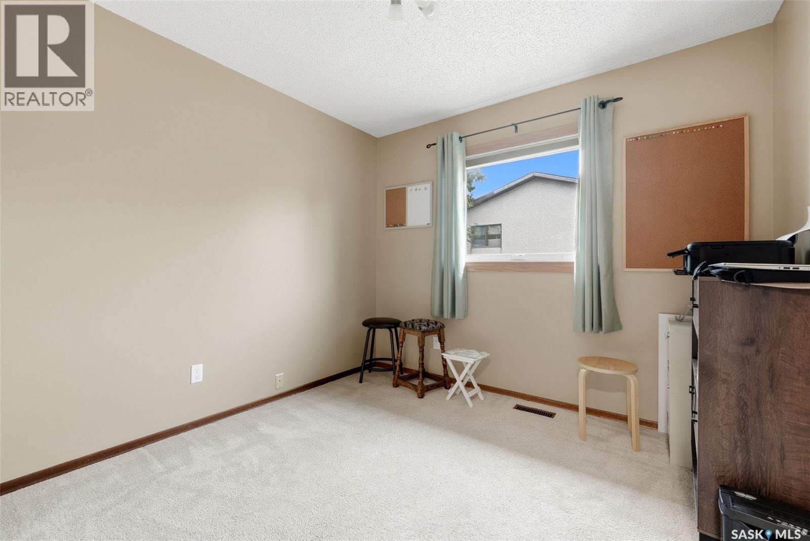 5831 Keffner Bay, Regina, SK - Indoor Photo Showing Other Room