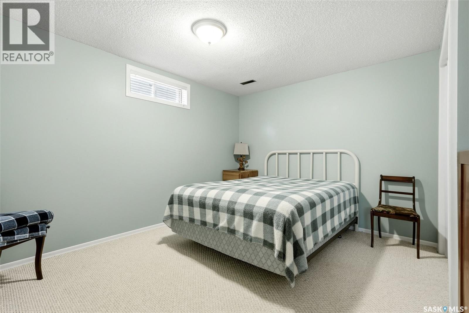 5831 Keffner Bay, Regina, SK - Indoor Photo Showing Bedroom