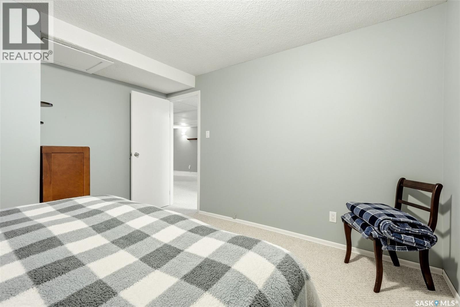 5831 Keffner Bay, Regina, SK - Indoor Photo Showing Bedroom