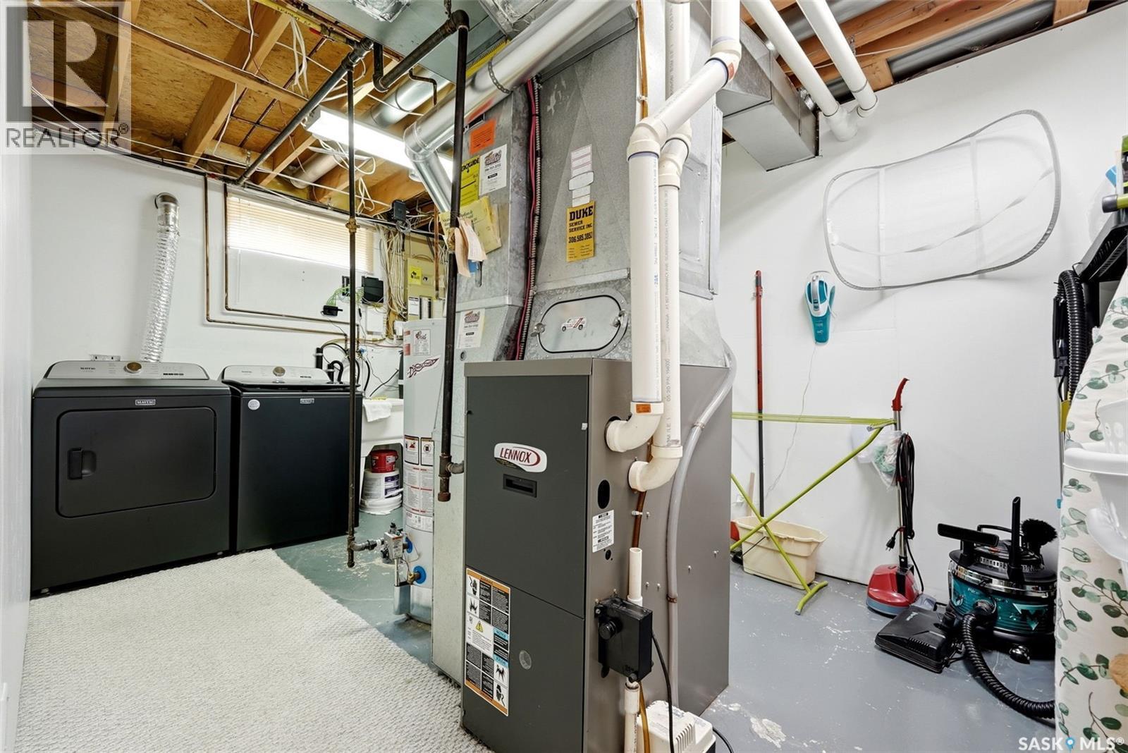 5831 Keffner Bay, Regina, SK - Indoor Photo Showing Basement