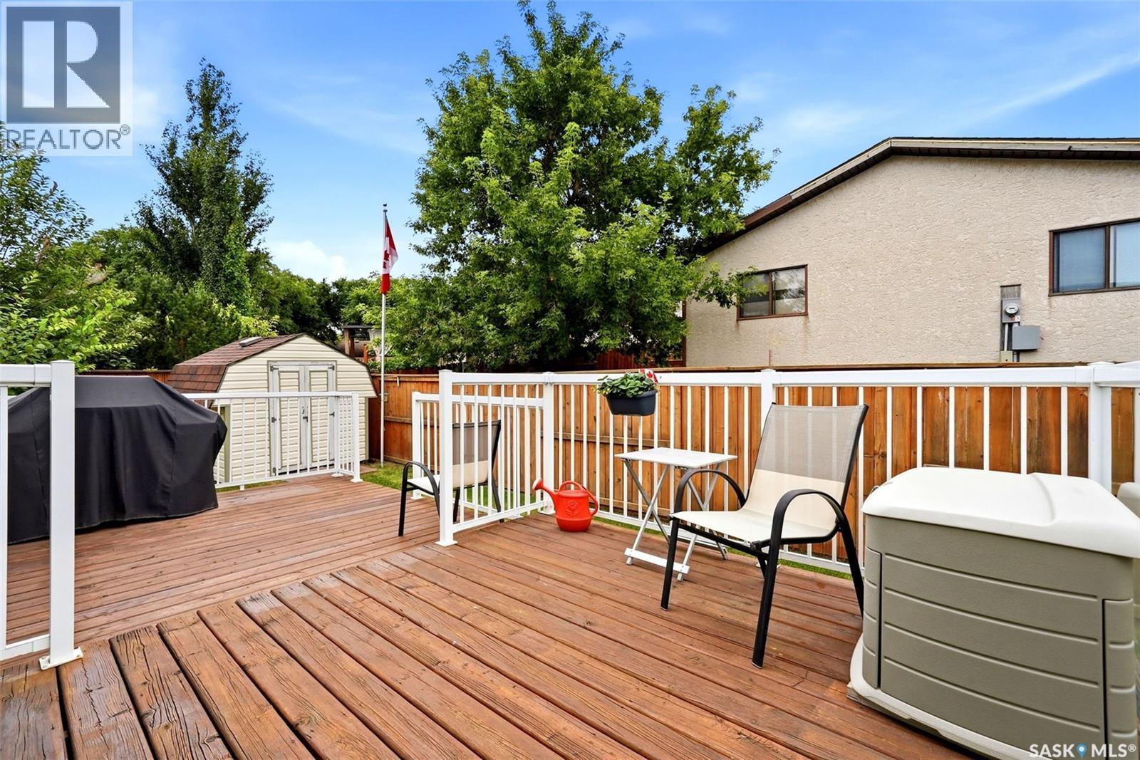5831 Keffner Bay, Regina, SK - Outdoor With Deck Patio Veranda With Exterior
